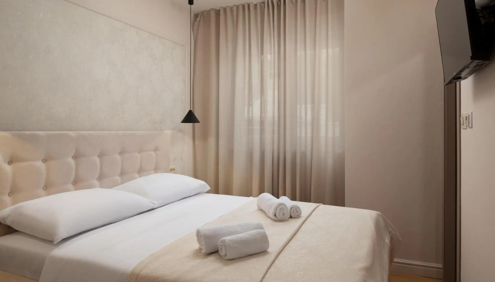 Villa Bellatrix 1 & 2 - Two Heated Pools & Jacuzzi Vrsi Croatia