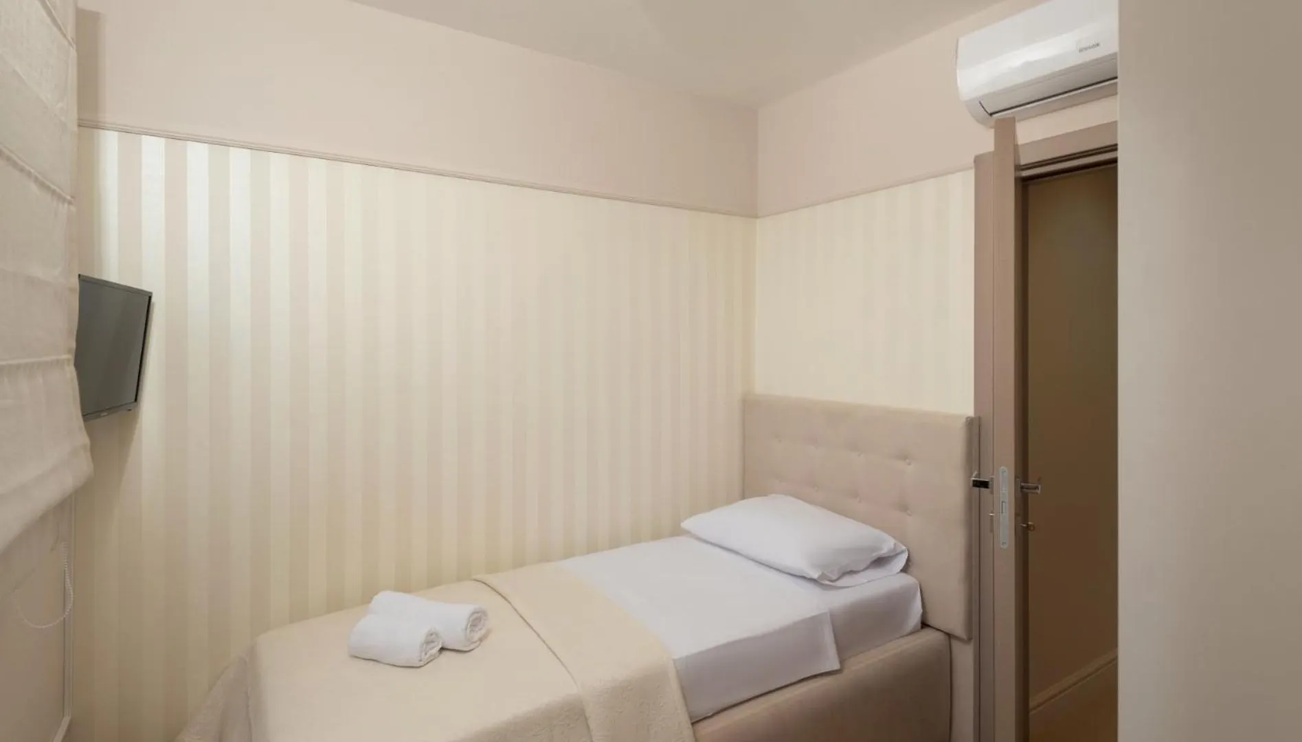 Villa Bellatrix 1 & 2 - Two Heated Pools & Jacuzzi Vrsi 0*,  Croatia