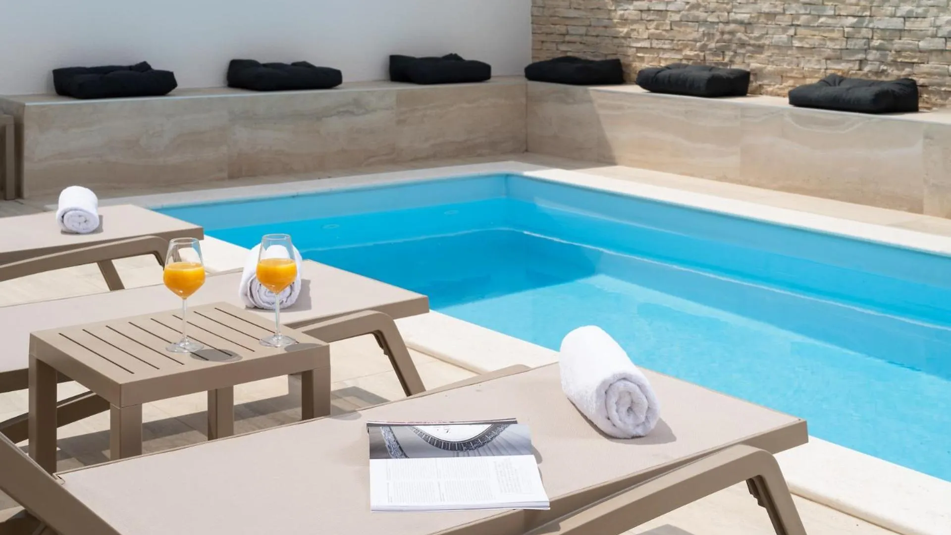 Villa Bellatrix 1 & 2 - Two Heated Pools & Jacuzzi Vrsi Croatia
