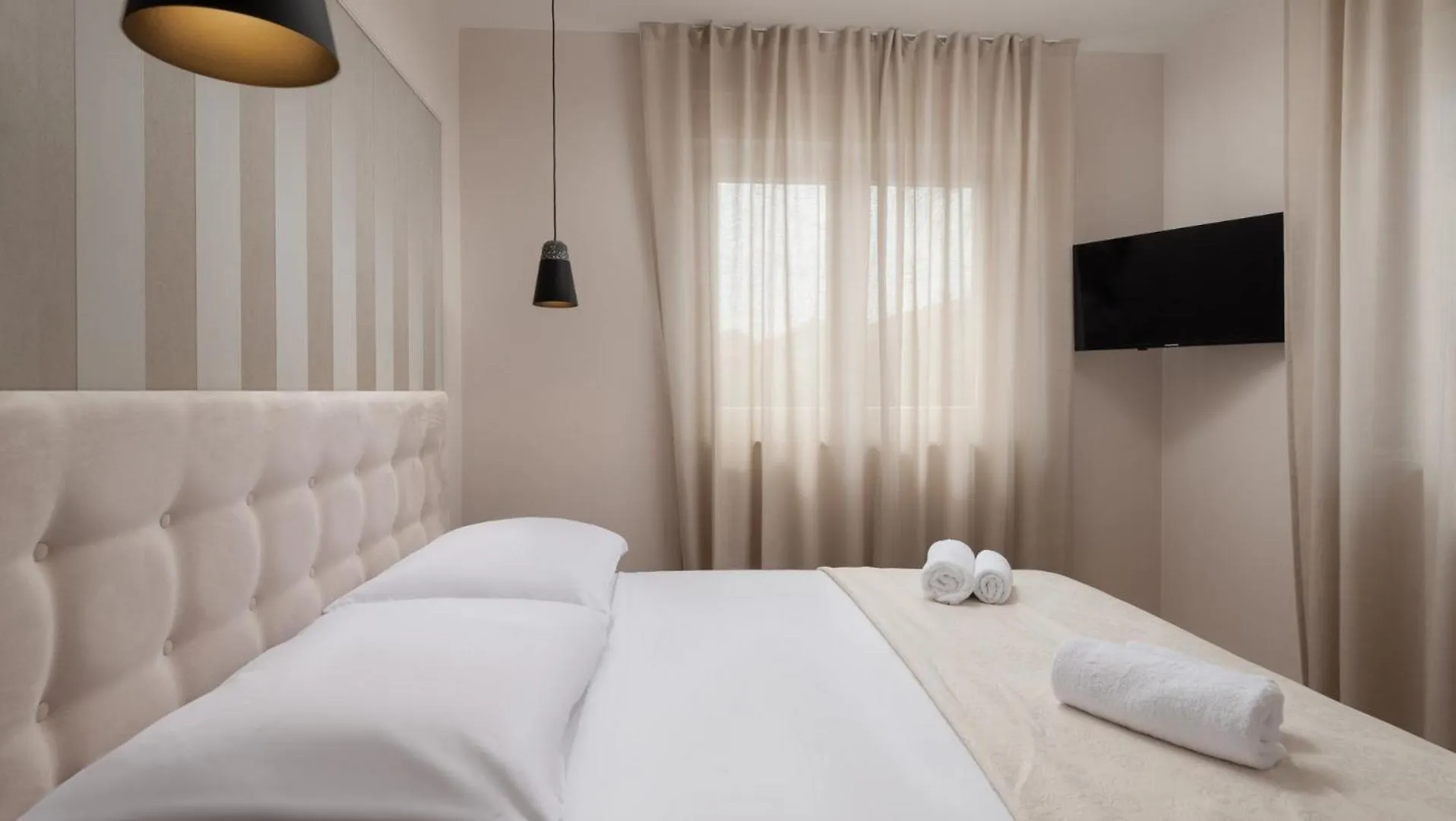 Villa Bellatrix 1 & 2 - Two Heated Pools & Jacuzzi Vrsi
